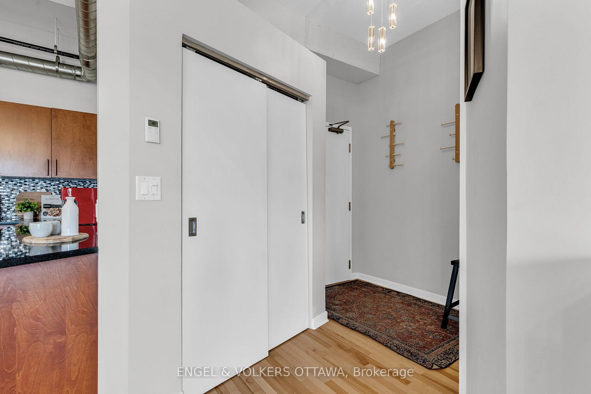 320 Parkdale Avenue Unit 202 photo 2