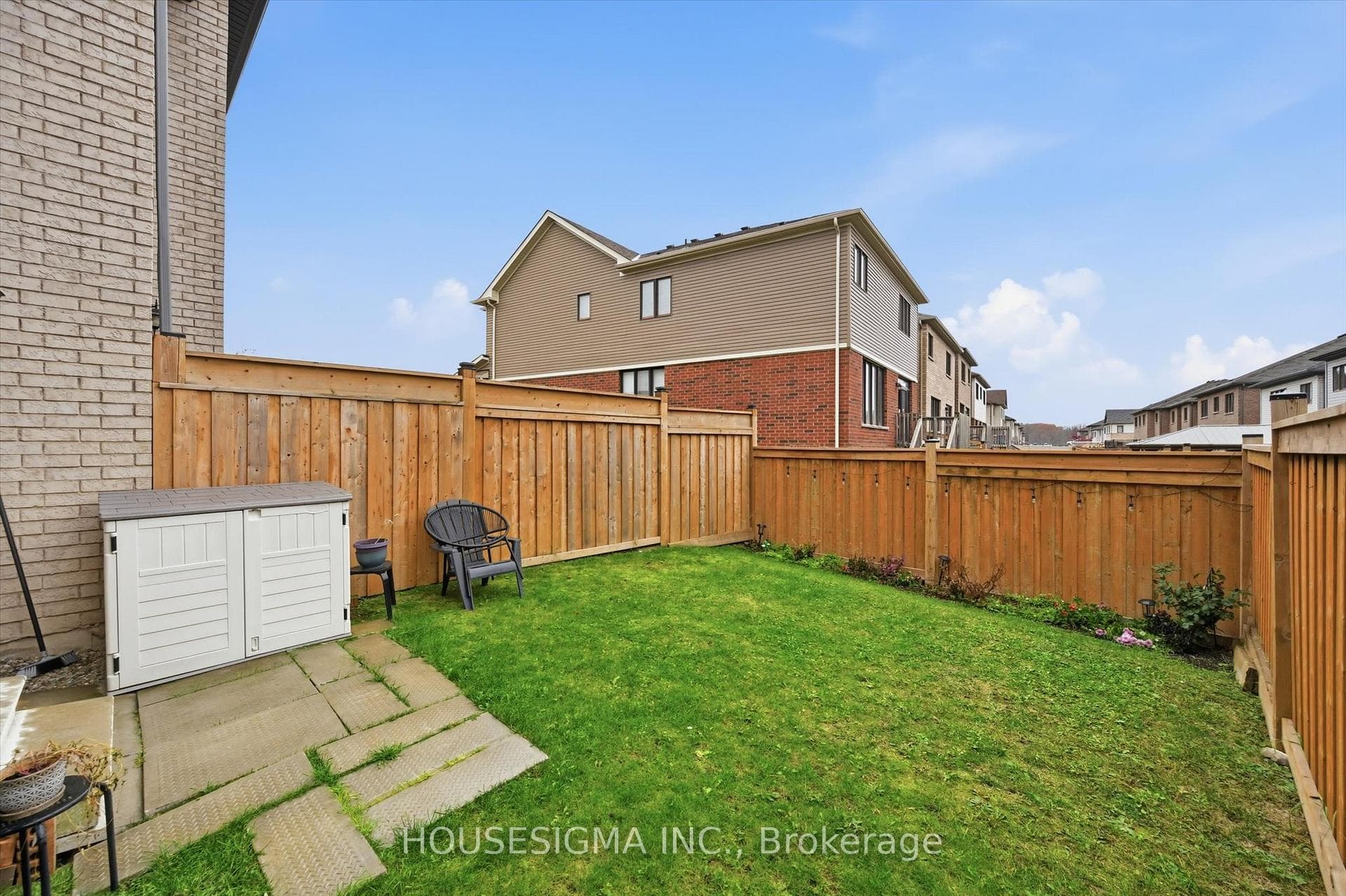 116 Scarletwood Street photo 33