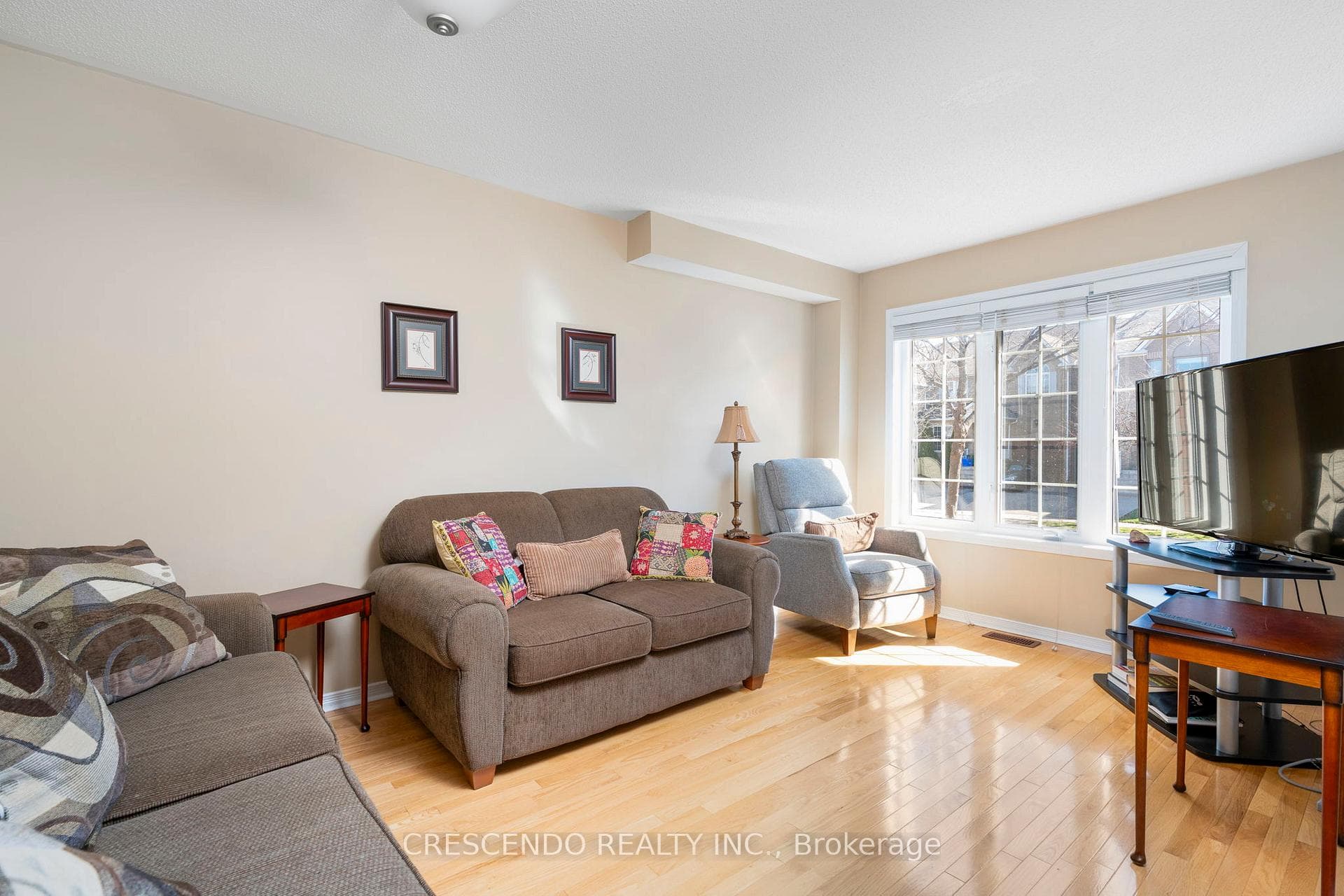 296 Marble Place photo 4
