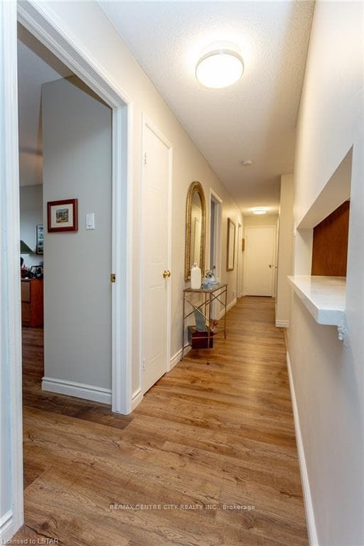 440 WELLINGTON Street Unit 201 photo 23