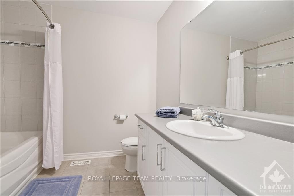 793 HAZELNUT Crescent photo 24
