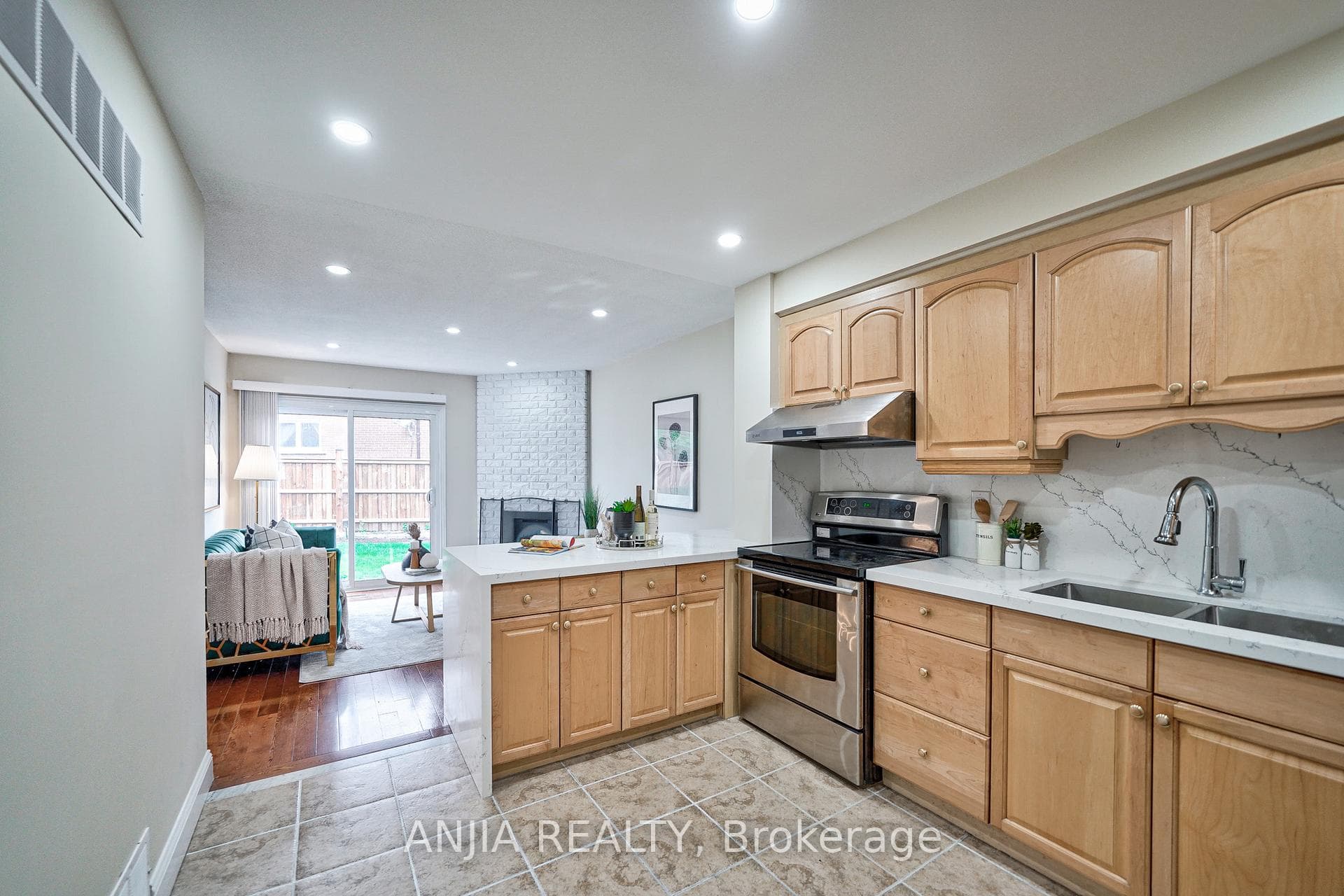 4 Fullerton Crescent photo 14