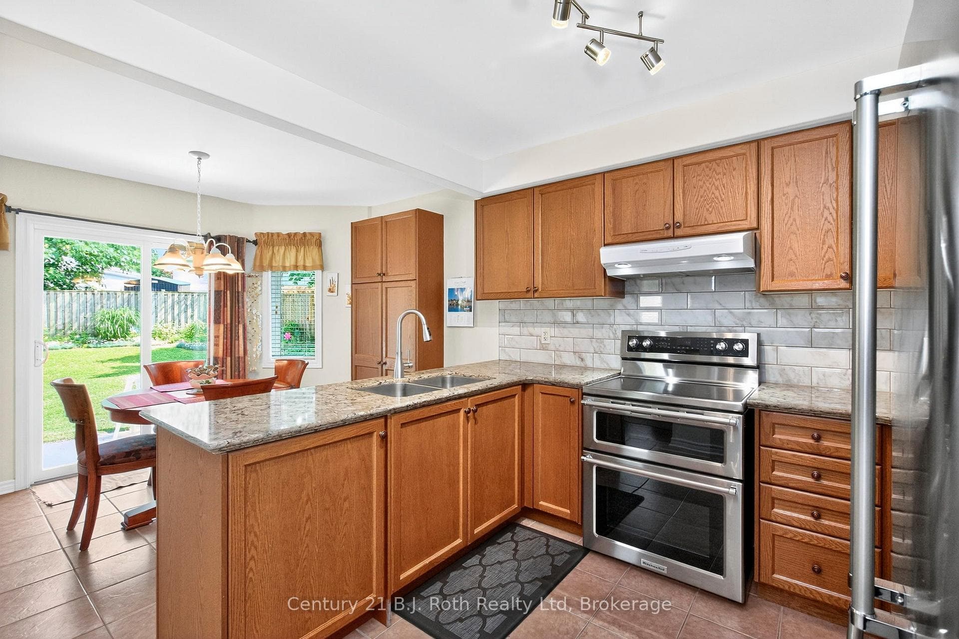 997 Whitney Crescent photo 10