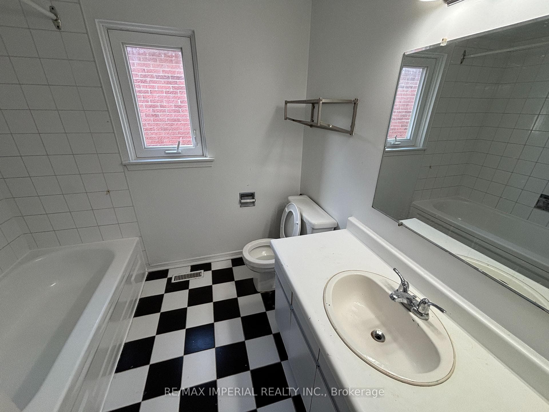98 McMorran Crescent photo 21