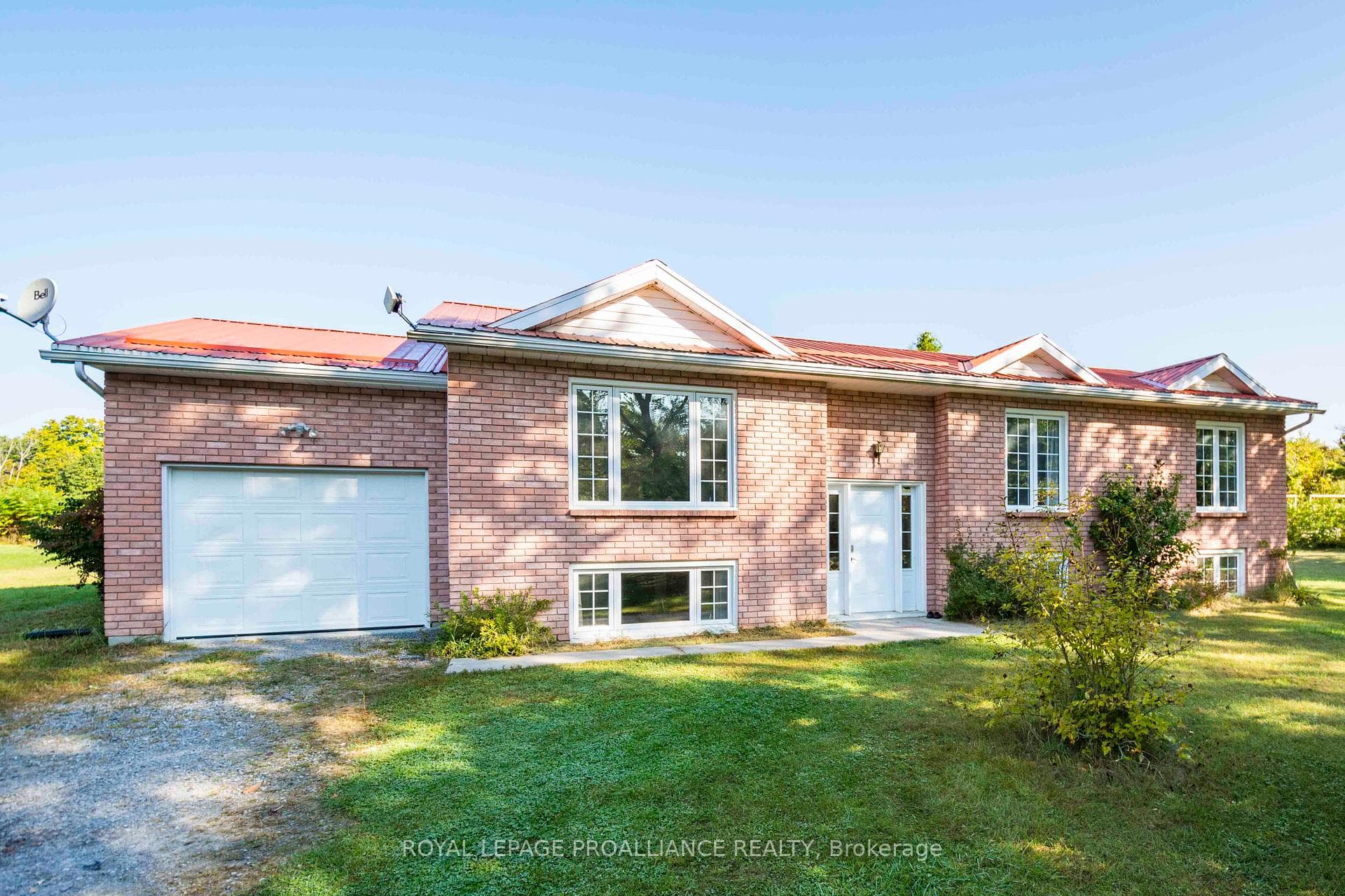 232 Downs Road photo 1