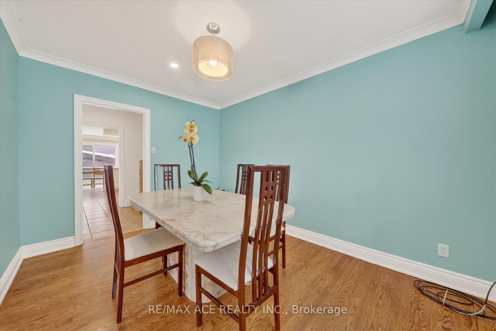 1719 Valentine Gardens photo 10