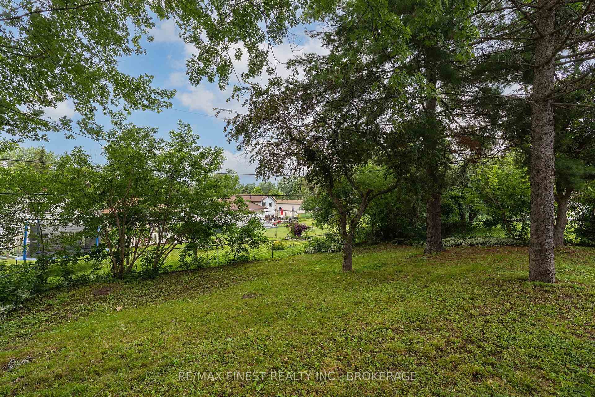 687 Willis Street photo 45