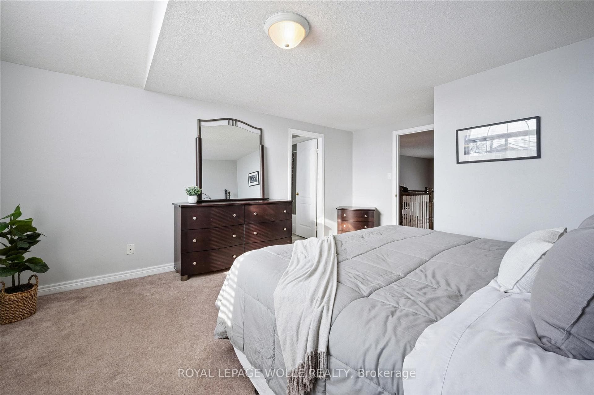 731 Breakwater Crescent photo 25