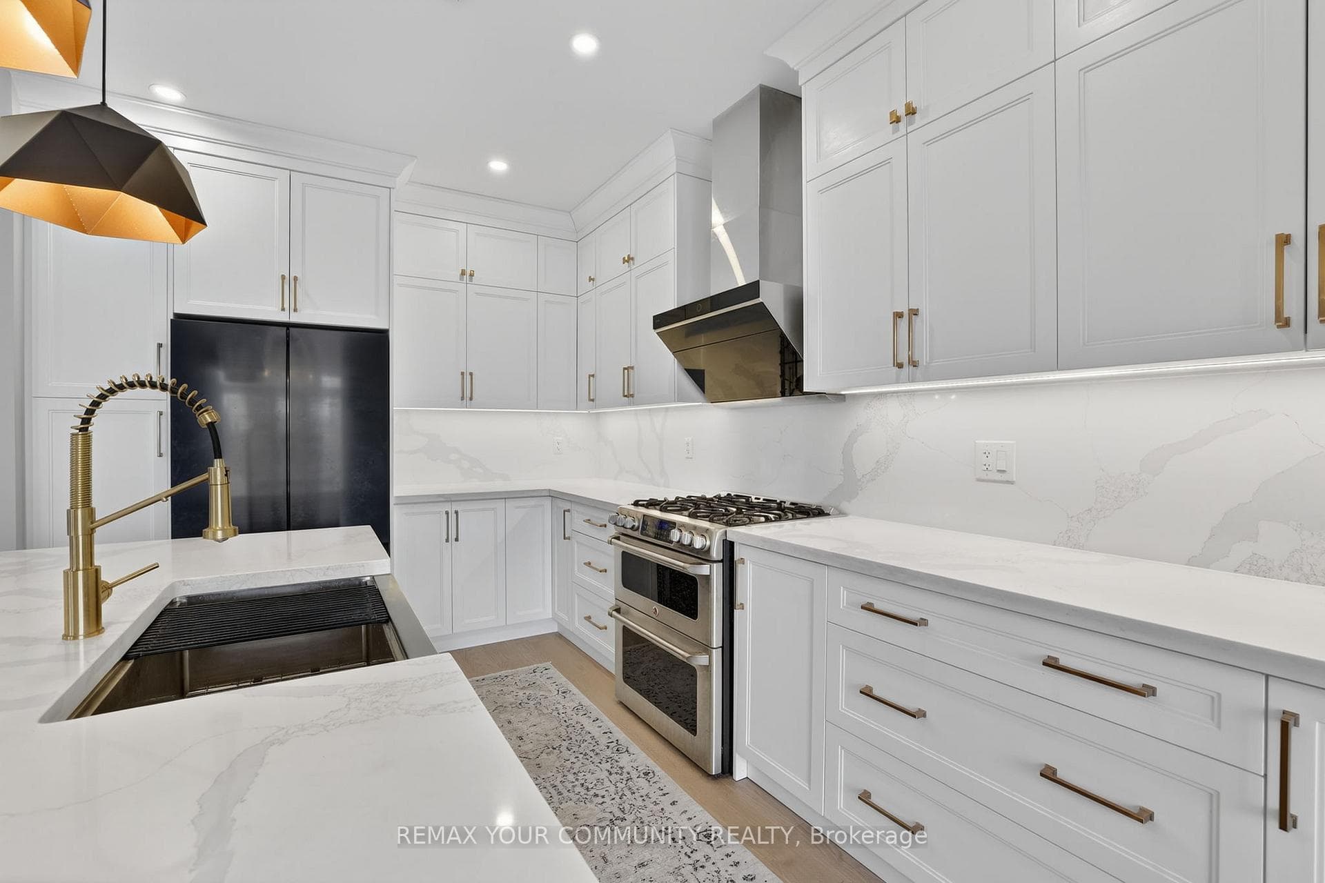 153 Hopkins Crescent photo 15