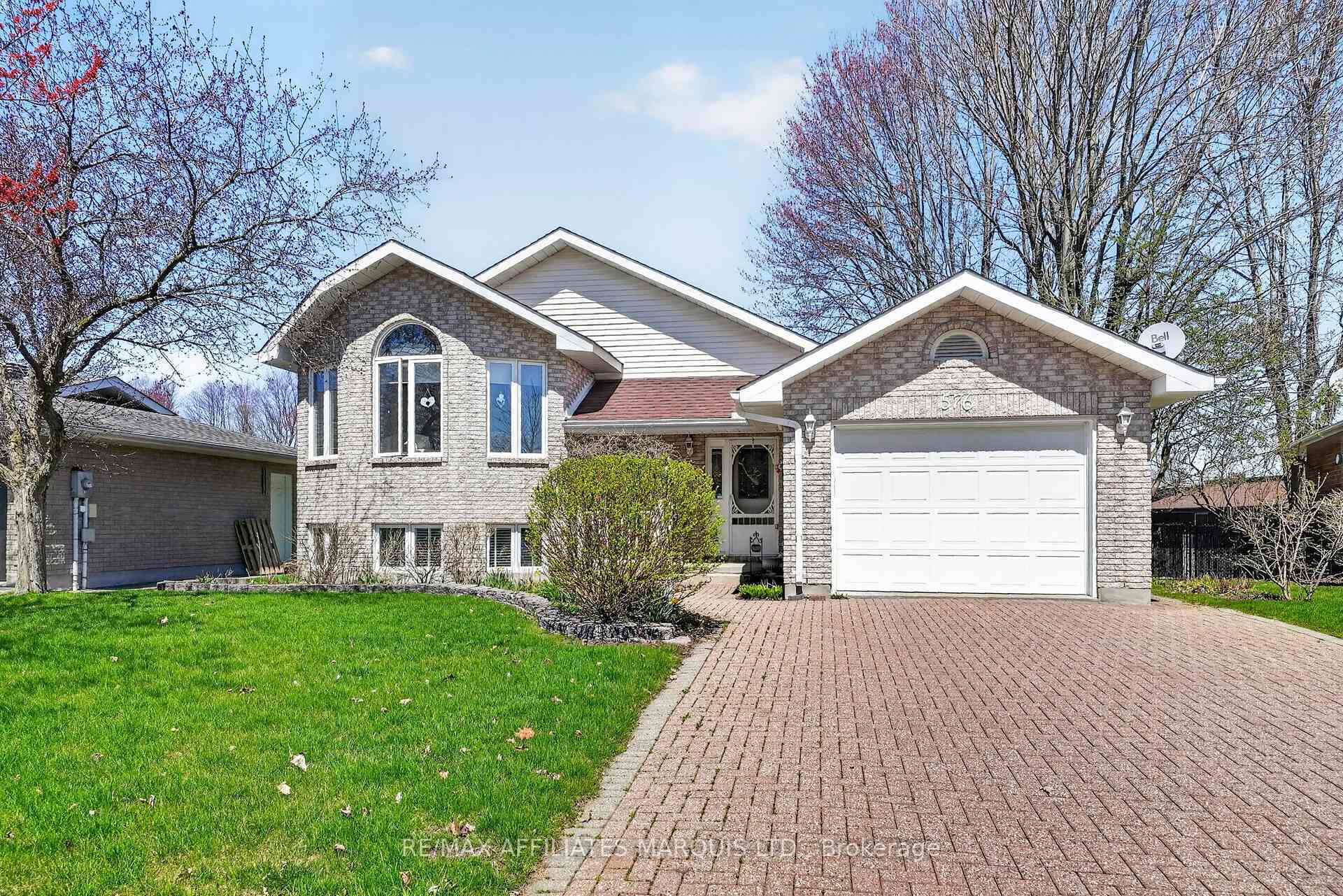 576 Jo-Anne Crescent photo 2