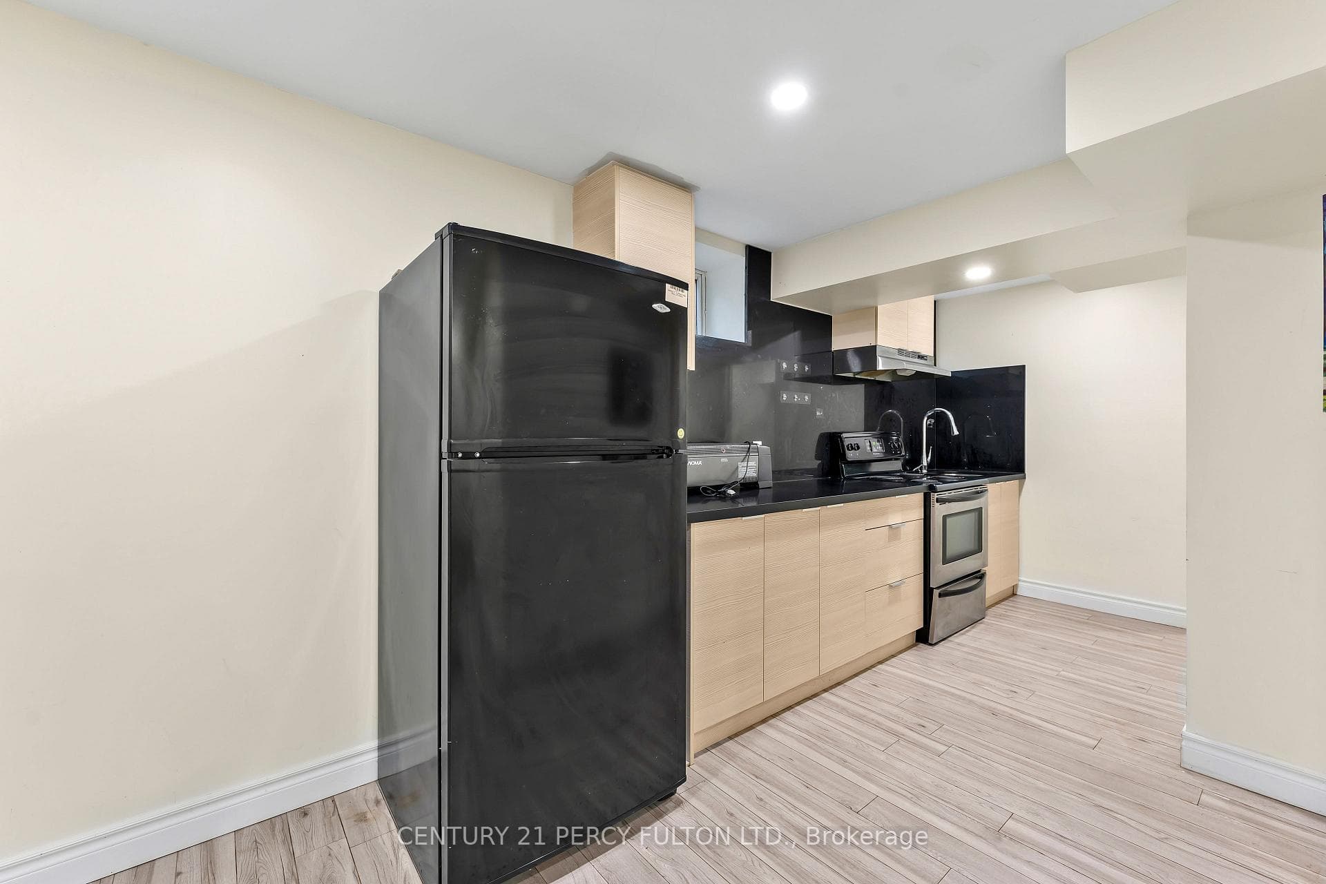 66 Kings Crescent photo 24
