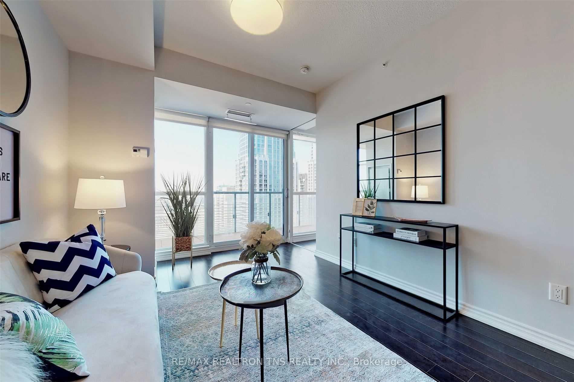 386 Yonge Street Unit 3012 photo 9