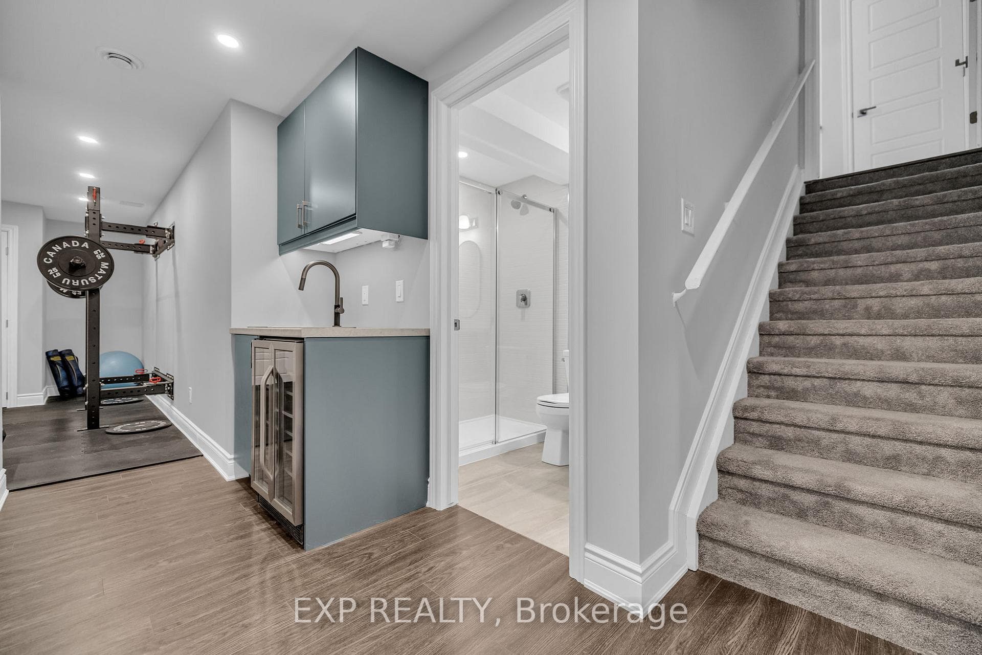 639 Parade Drive photo 35