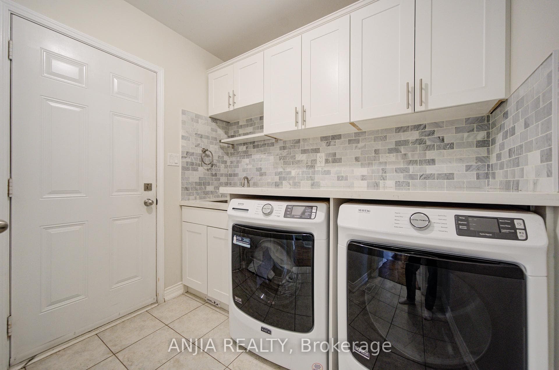 56 Stockell Crescent photo 24