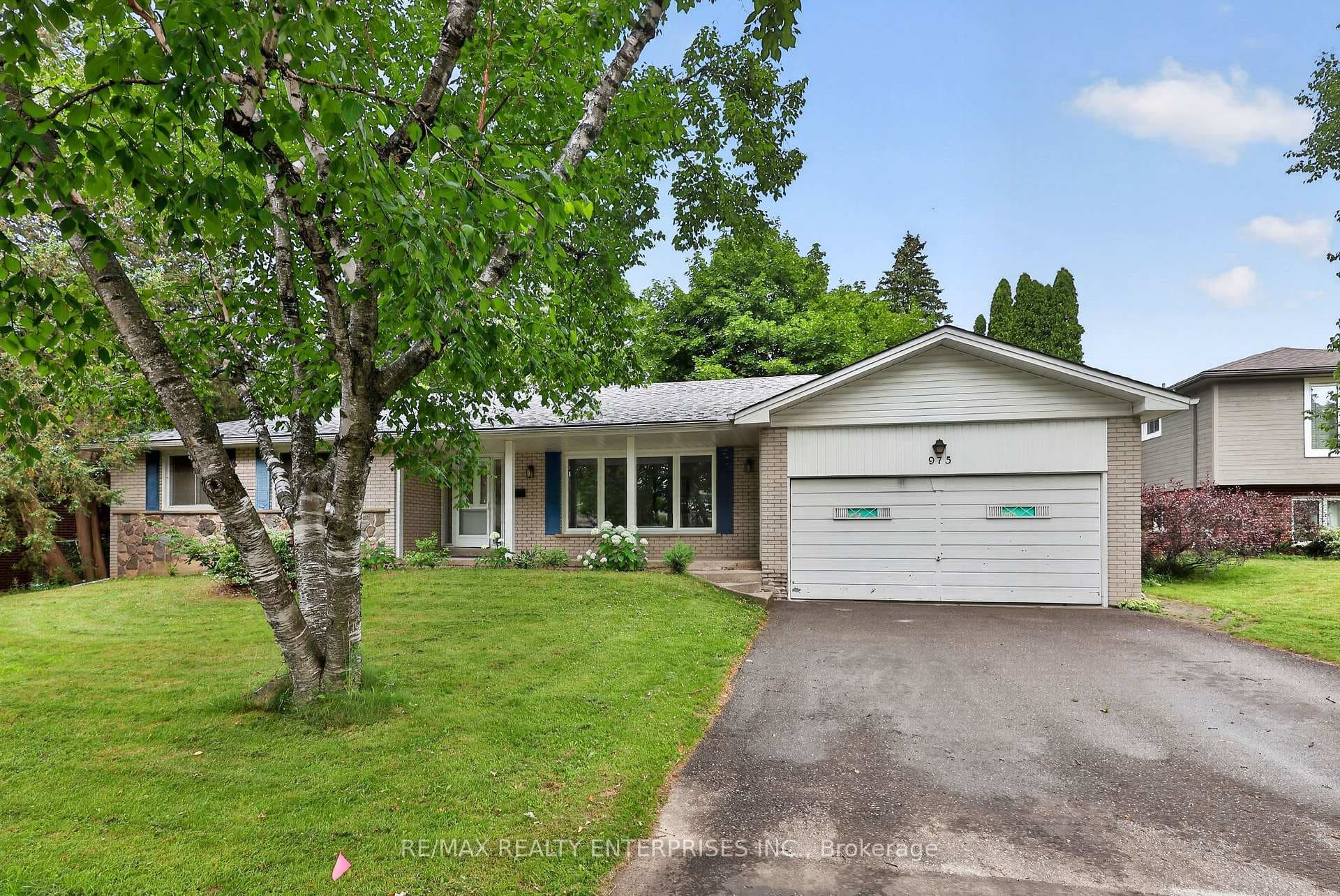 975 Cresthampton Lane photo 2