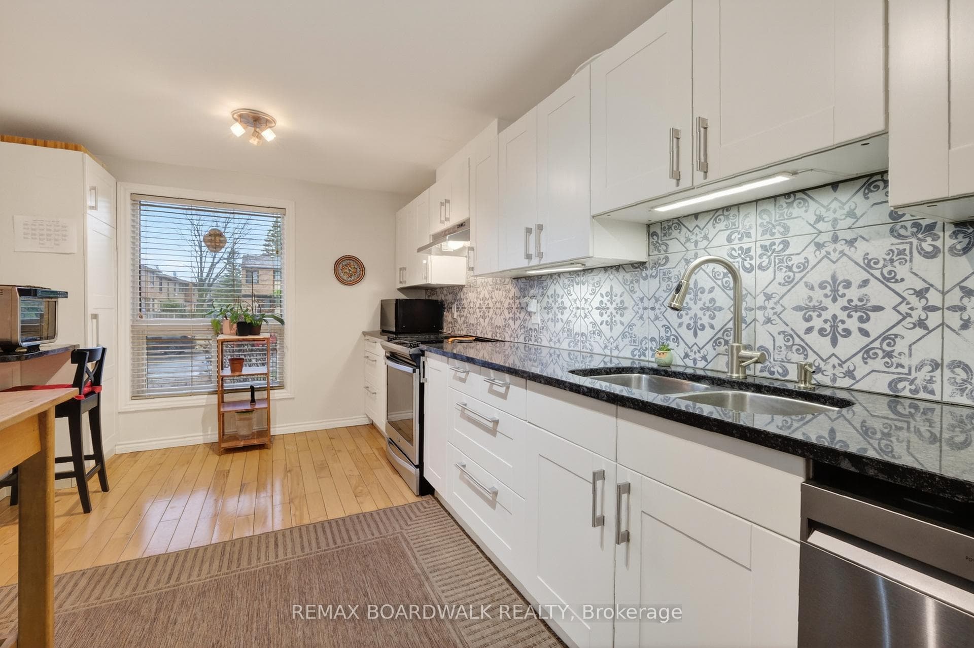 7925 Jeanne D'arc Boulevard photo 6