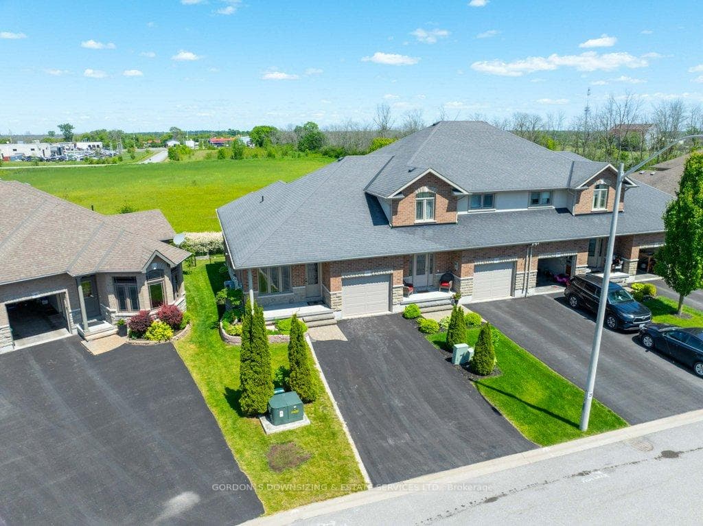 25 Hanover Court photo 3