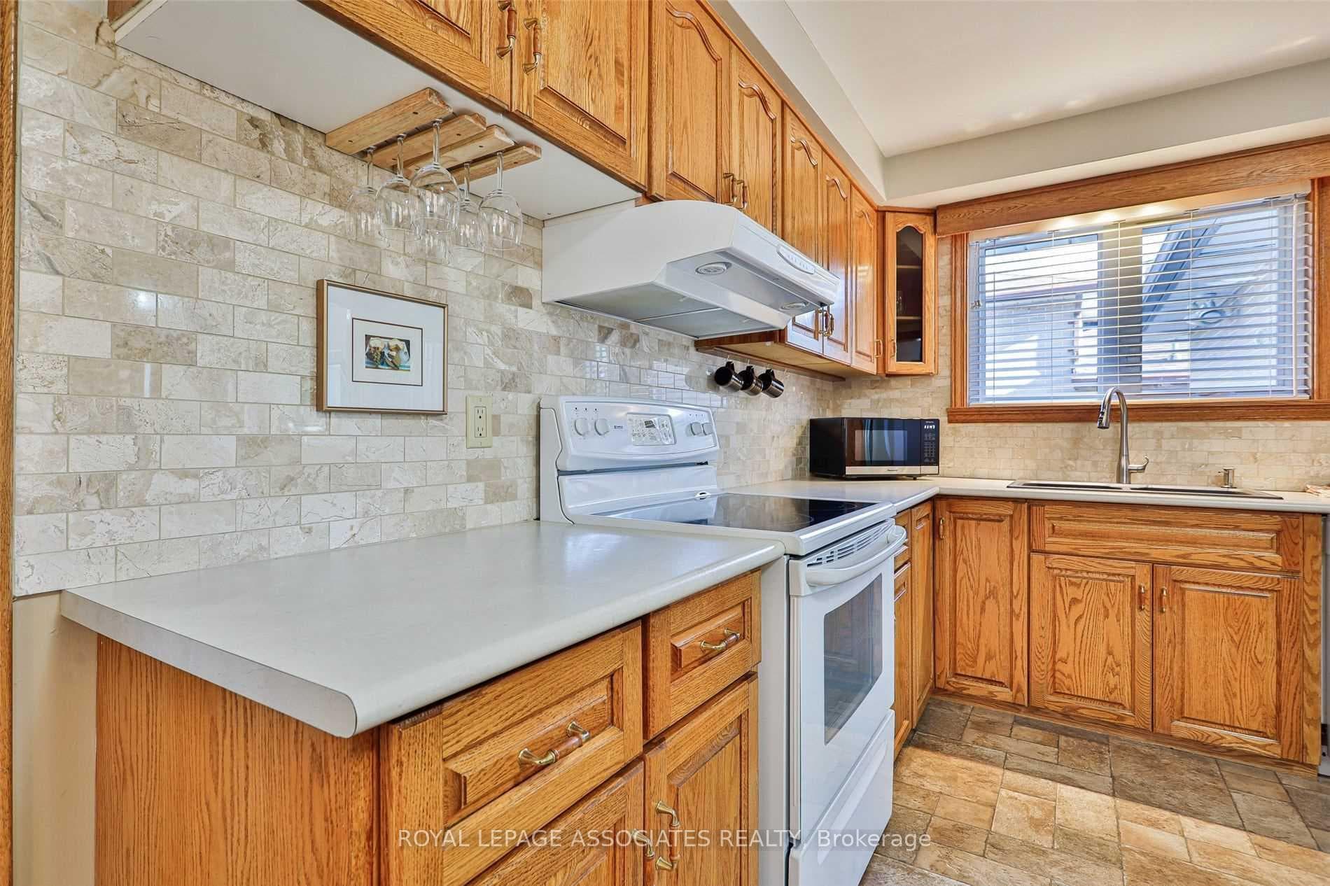 166 Lynnbrook Drive Unit Main photo 11