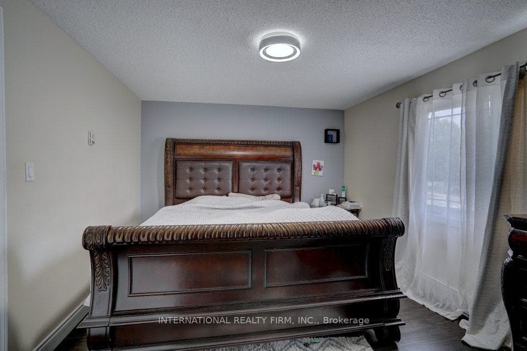 16 Overbank Drive photo 9