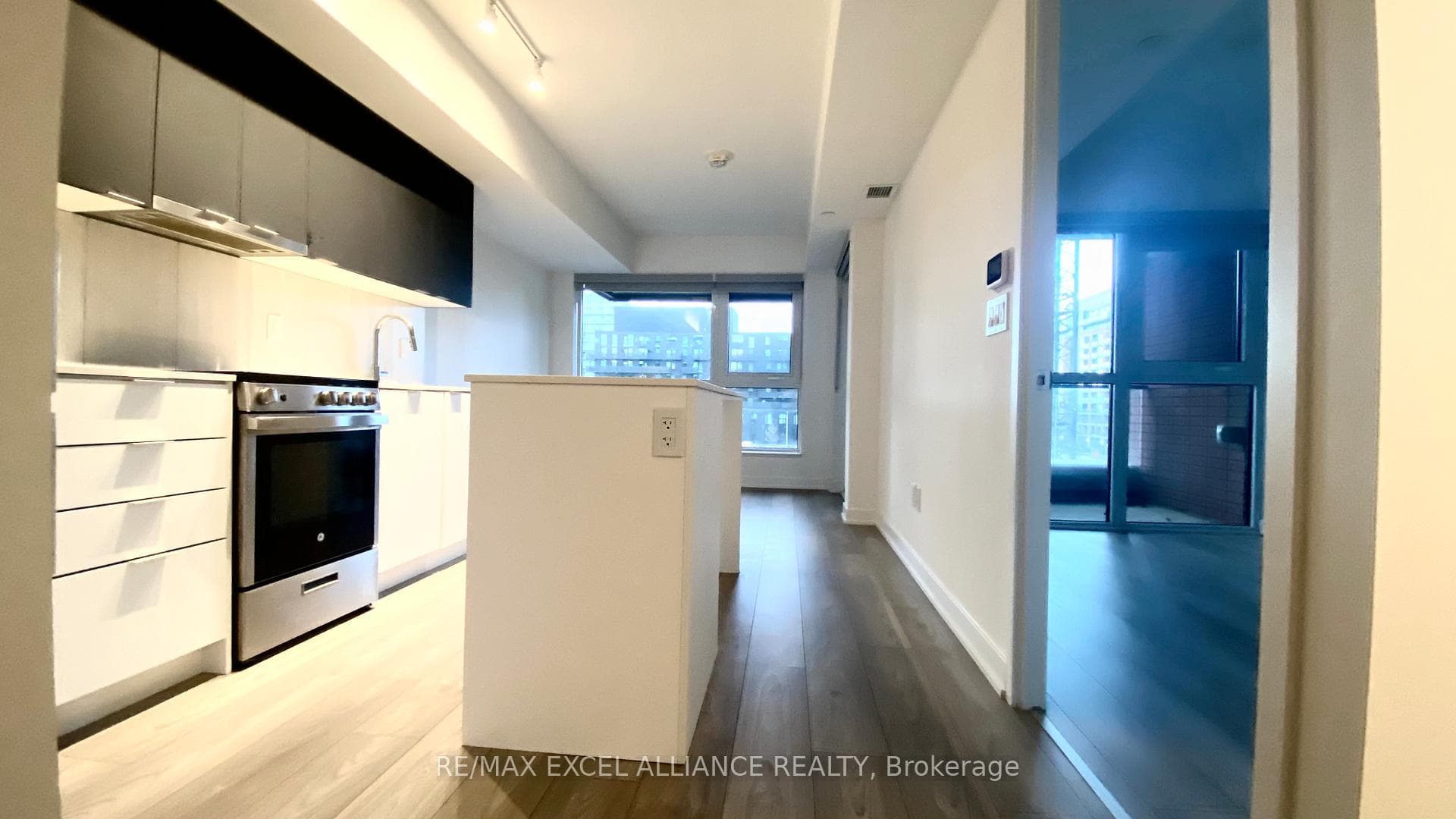8 Tippett Road Unit 330 photo 23