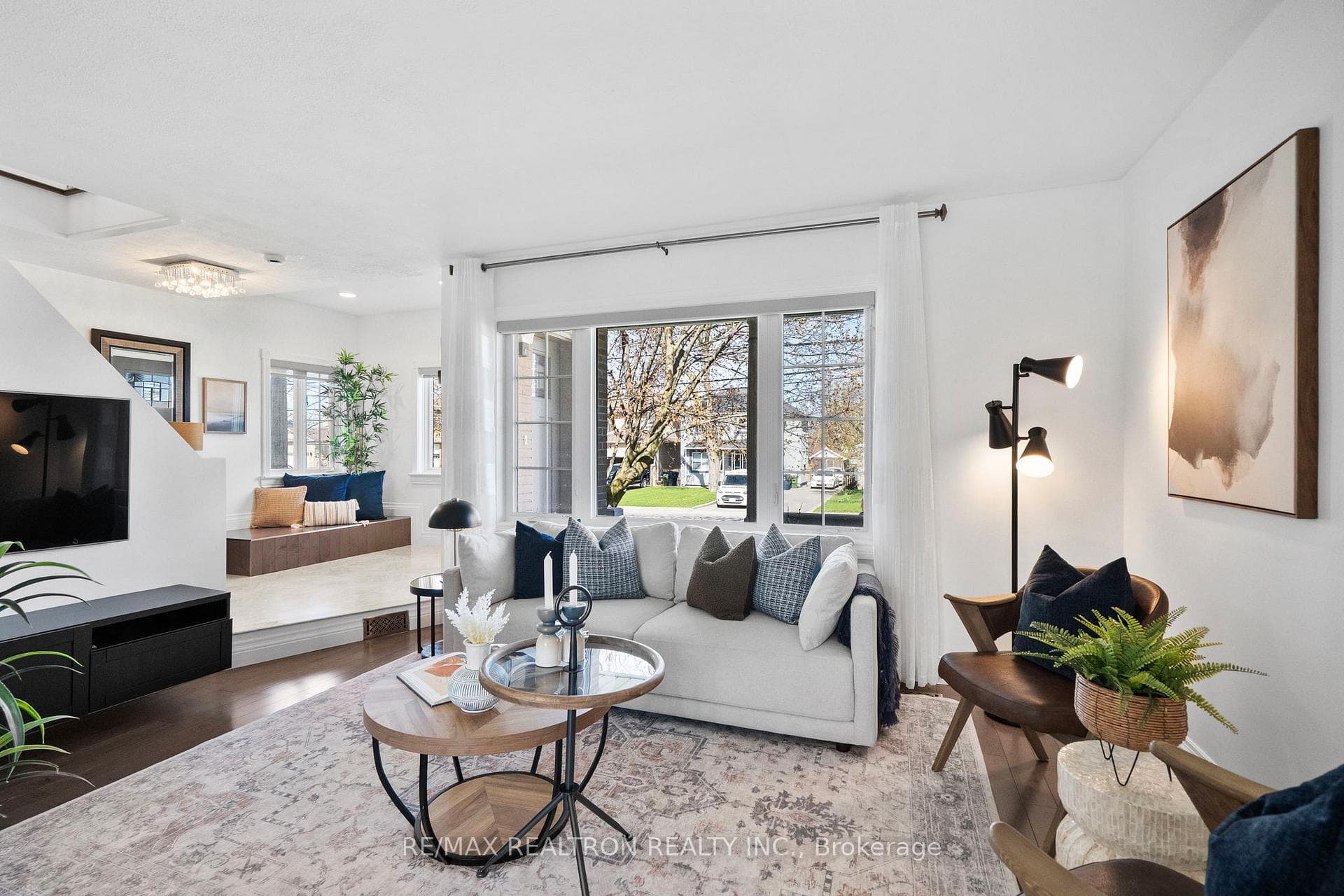 12 Gooderham Drive photo 5