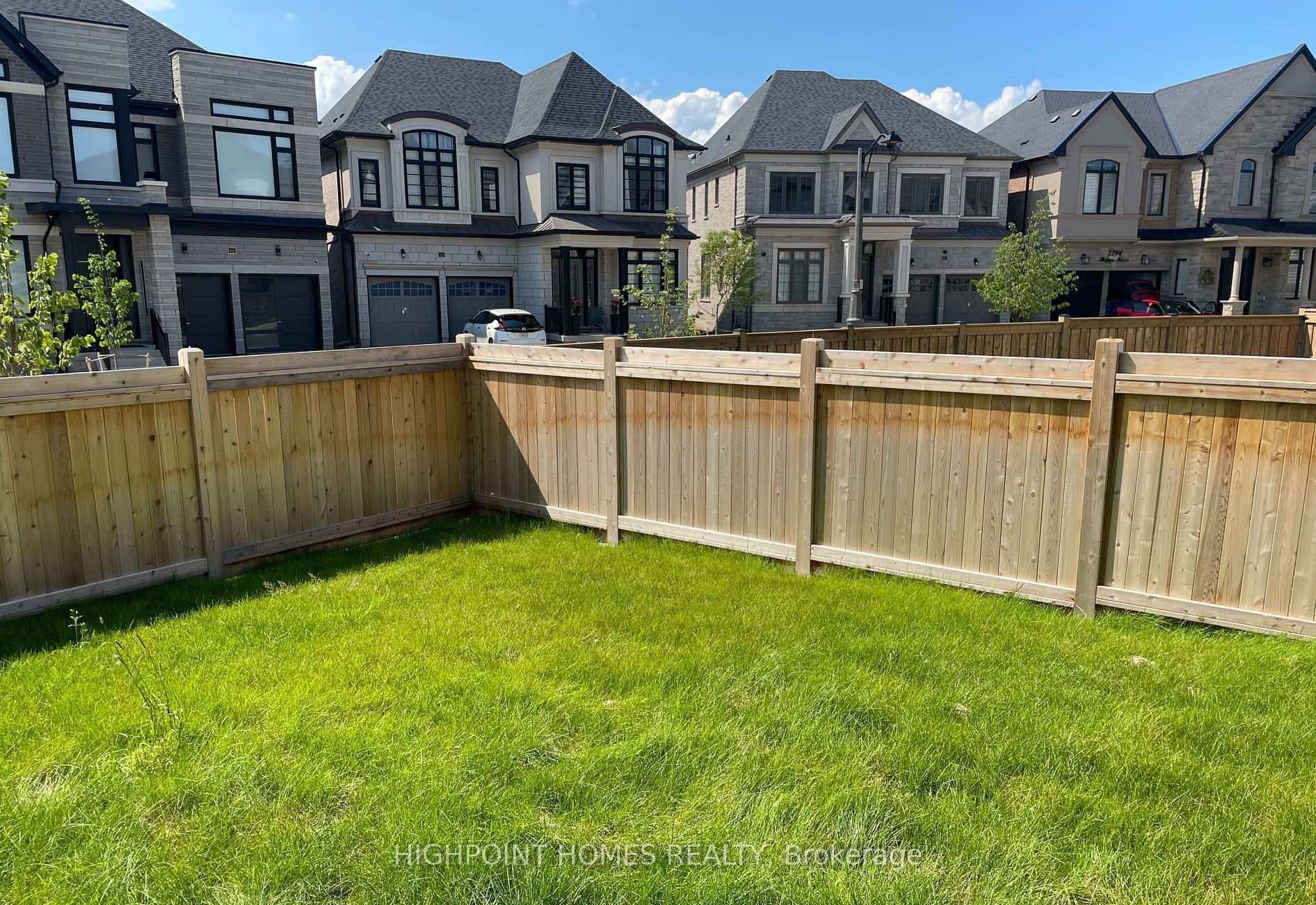 2279 Hyacinth Crescent photo 36
