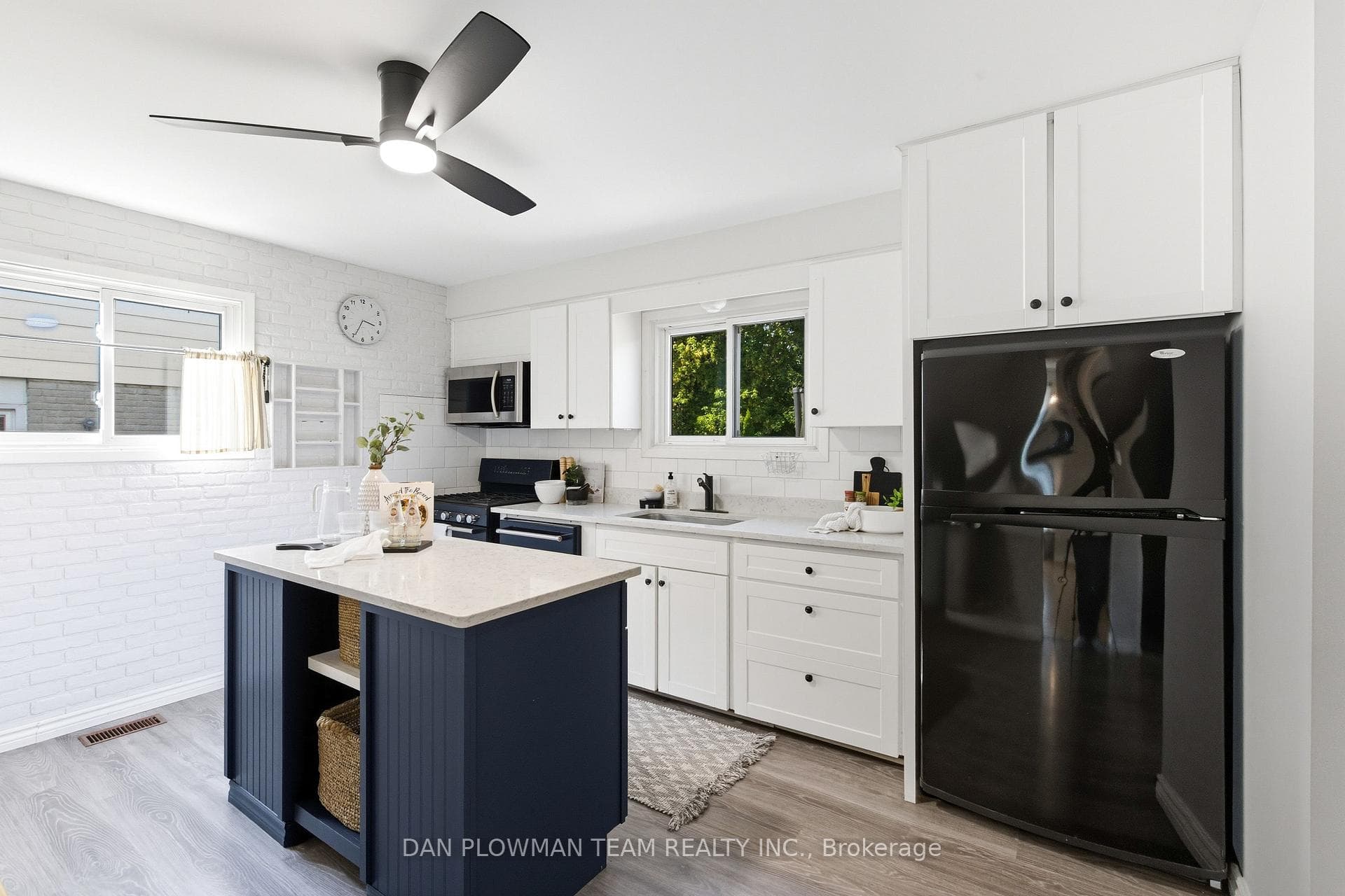 387 Surrey Drive photo 8