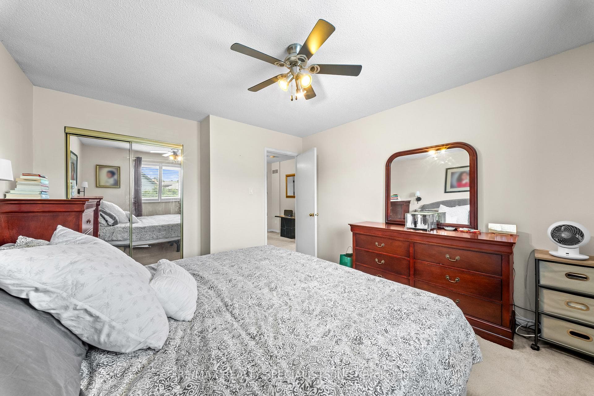 1004 Queensbridge Drive photo 16
