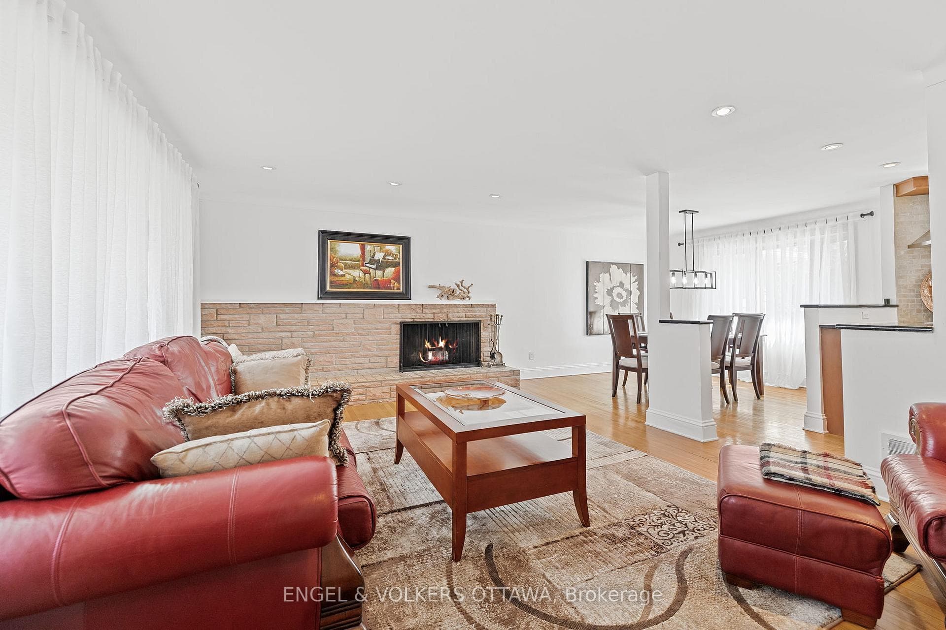 2055 Thorne Avenue photo 6