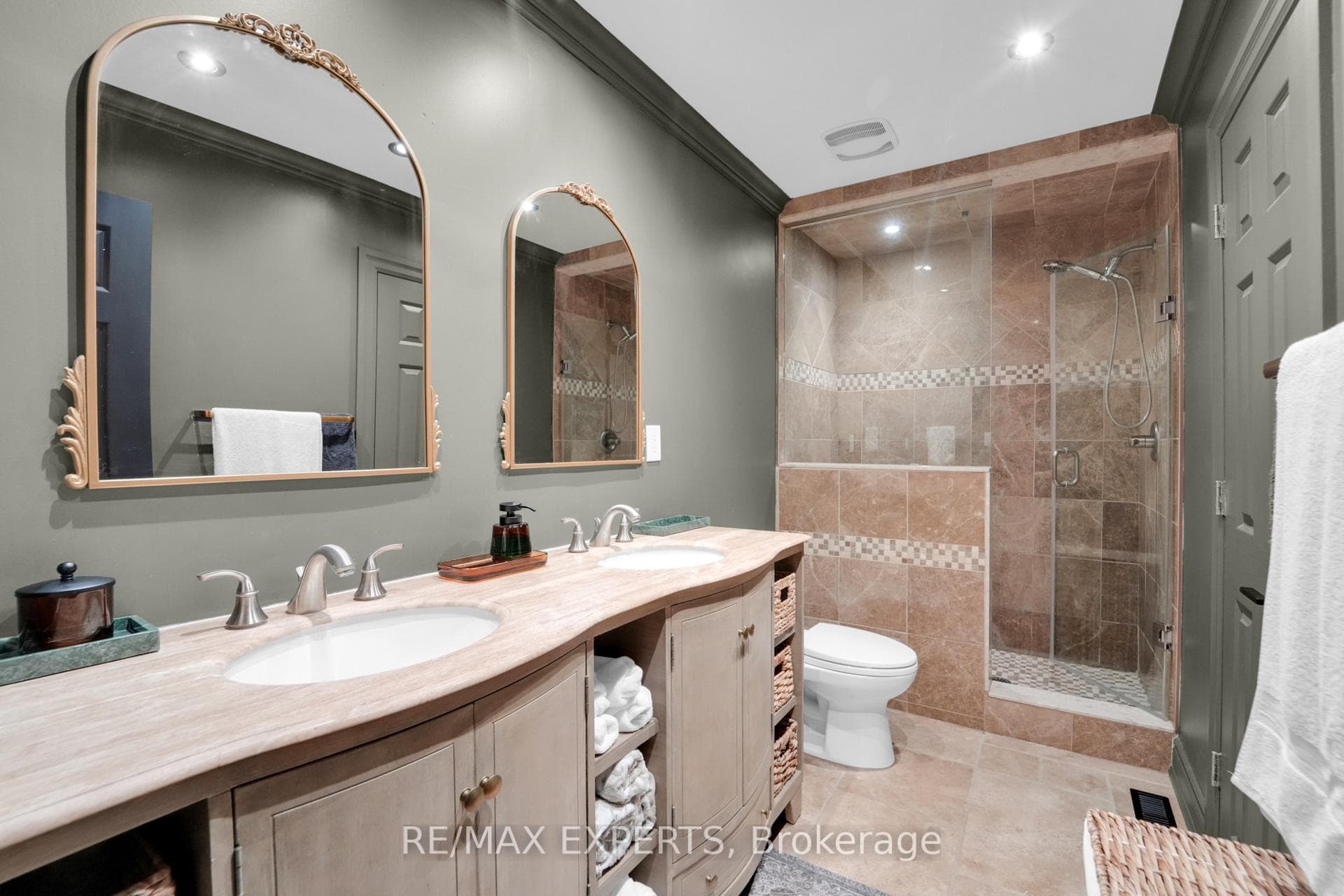 154 Meadowvale Court photo 16