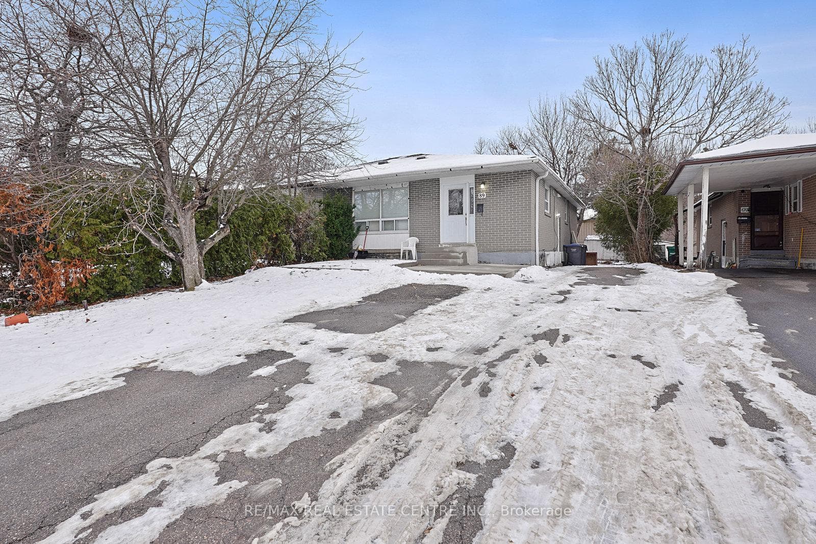 89 Forsythia Road Unit Lower photo 1