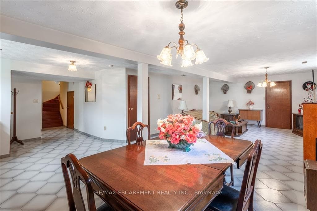 30 Pavarotti Court photo 28