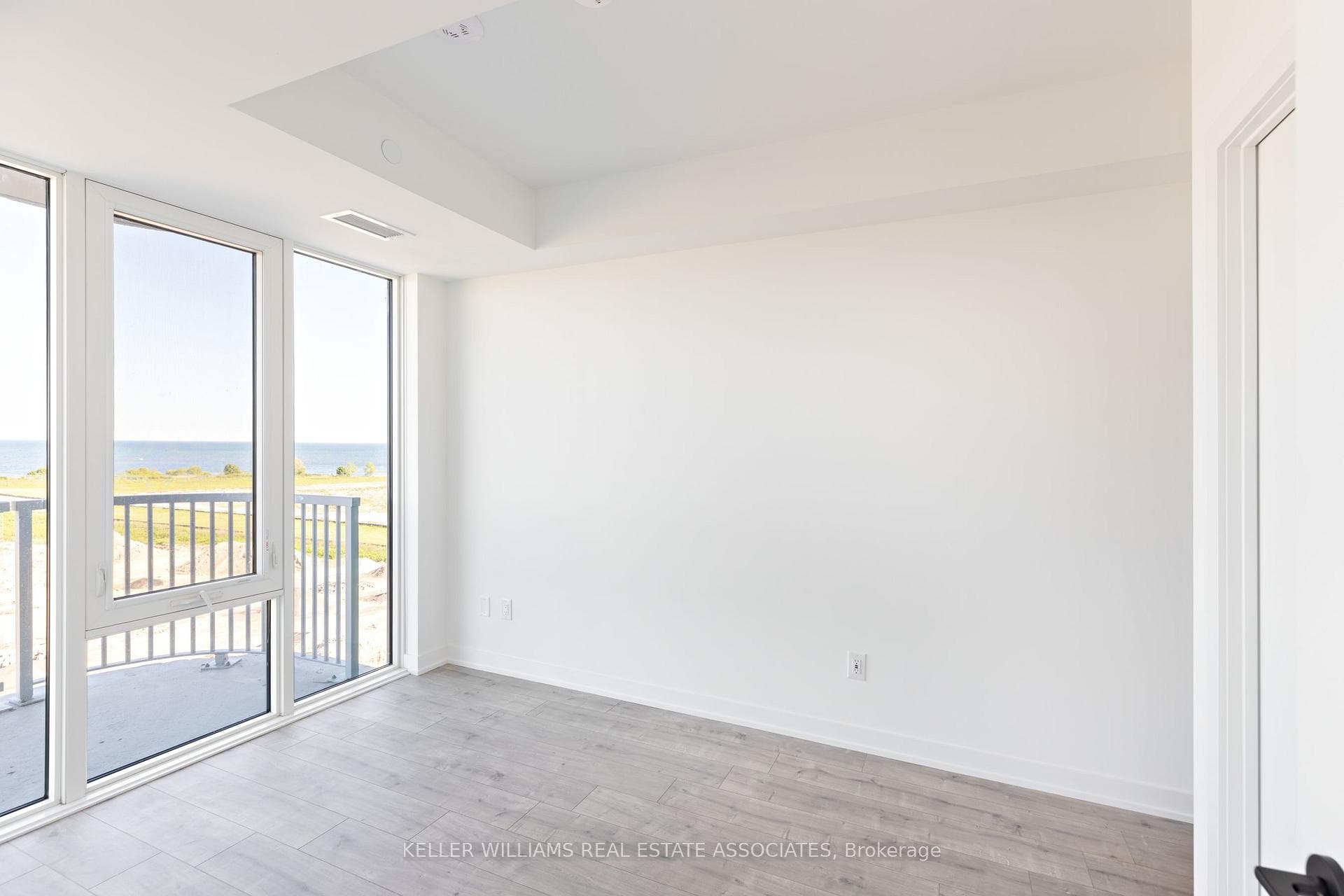 220 Missinnihe Way Unit 705 photo 1