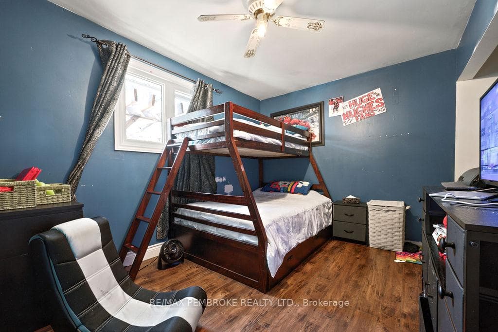 9 James Street photo 23
