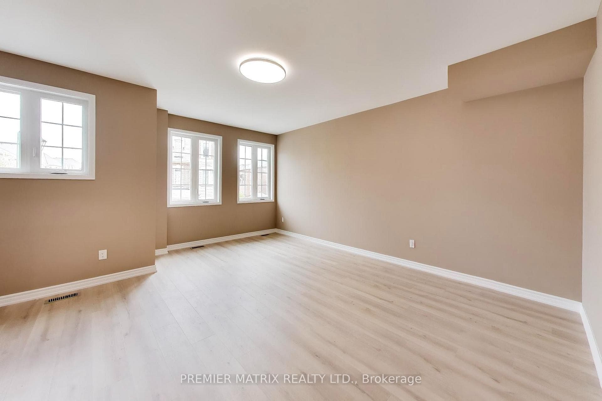 37 Shiff Crescent photo 11