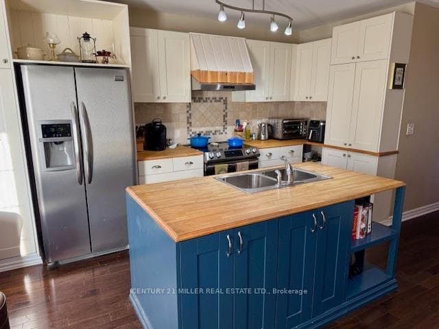 2488 Capilano Crescent photo 21