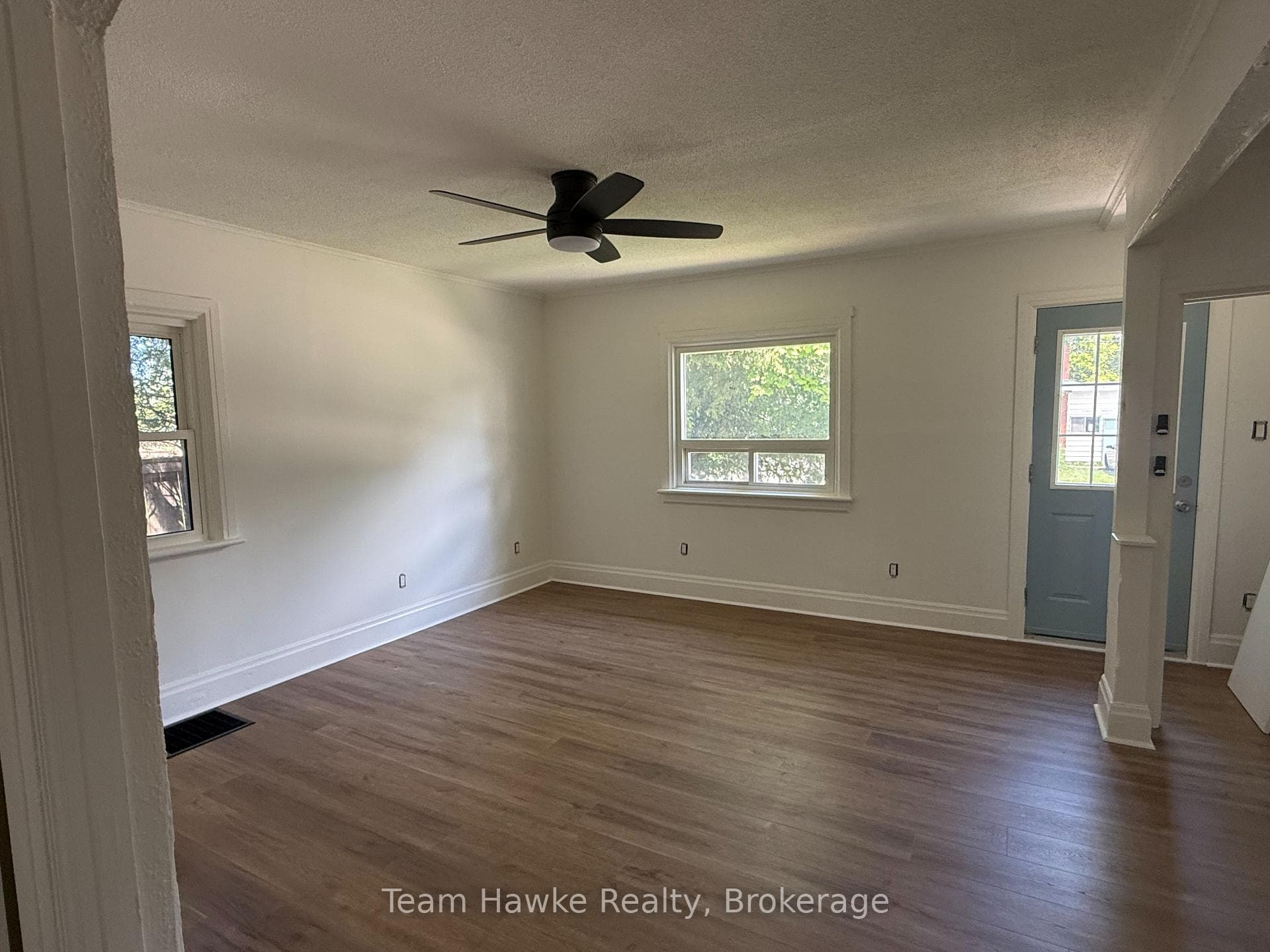 458 Russell Street photo 2