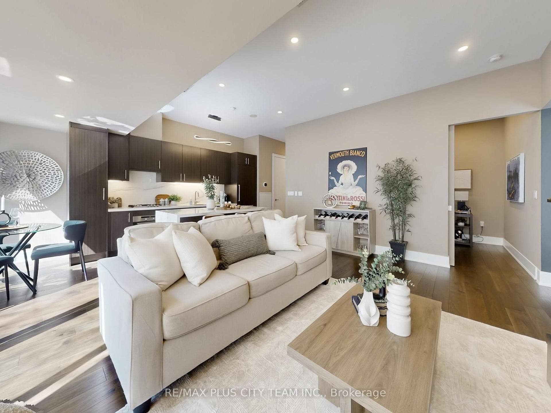 39 Queens Quay Unit 202 photo 4