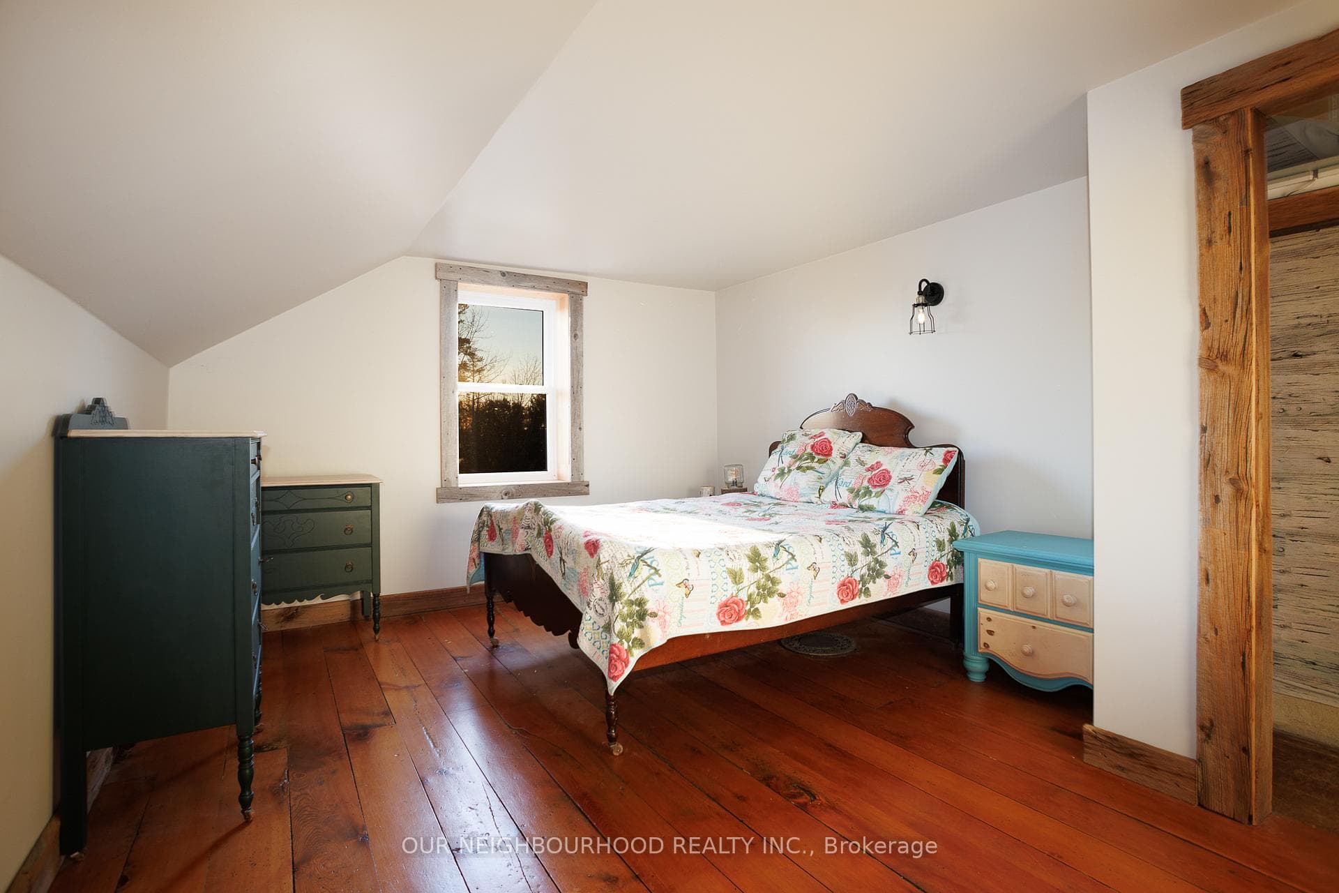 591 Thomson Road photo 23