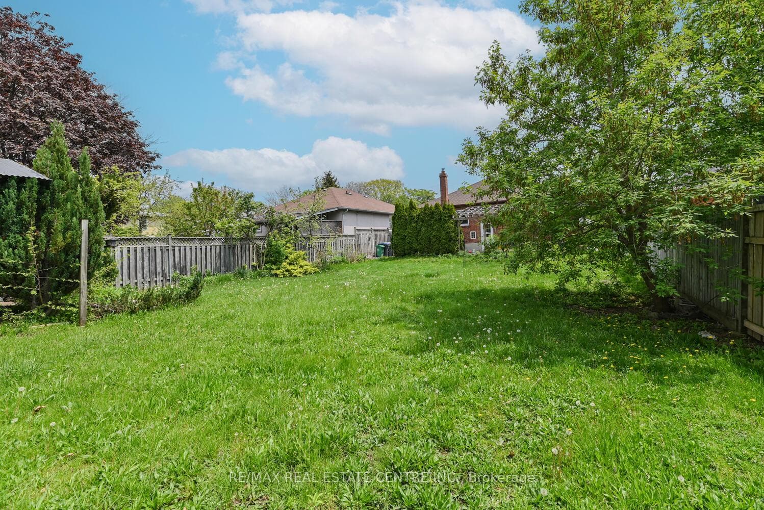 573 Exbury Crescent photo 33