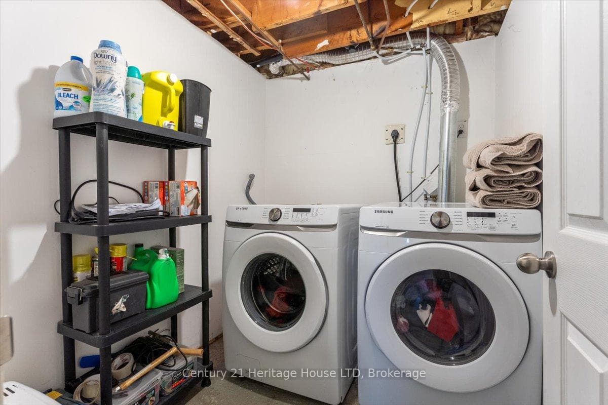 519 Clarence Street photo 26