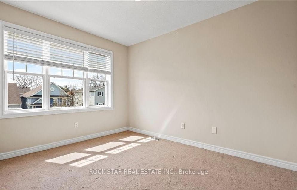 8 CHICORY Crescent photo 11