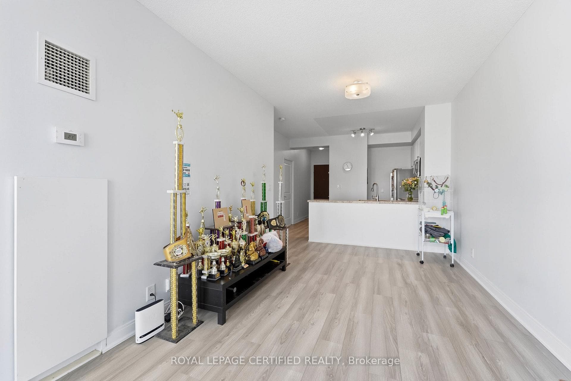 50 Absolute Avenue Unit 609 photo 9