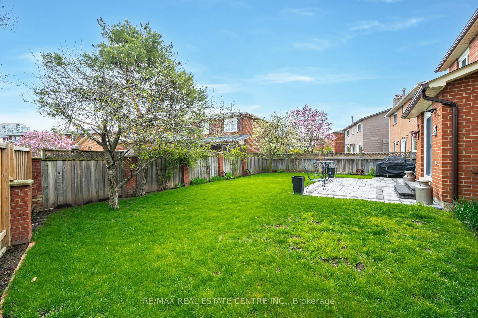 4399 Poltava Crescent photo 38