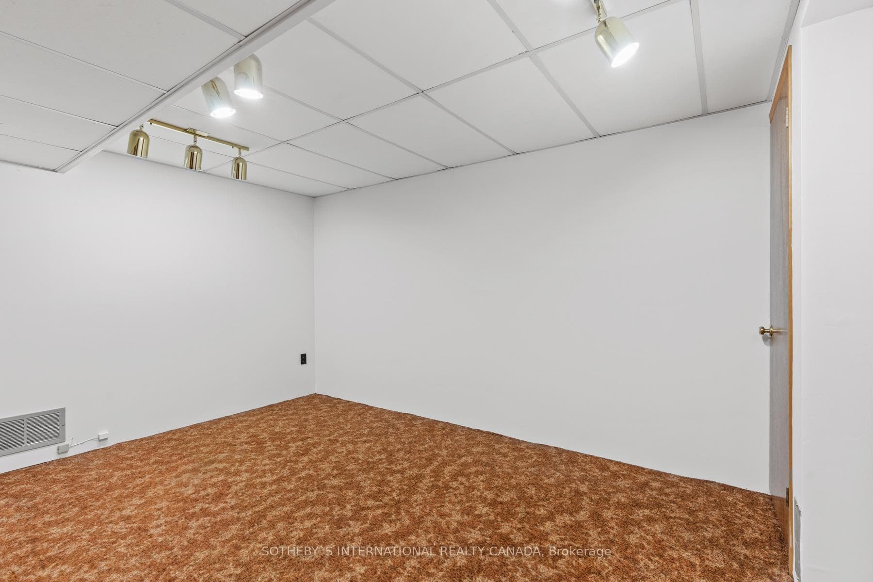 1176 Grange Road photo 8