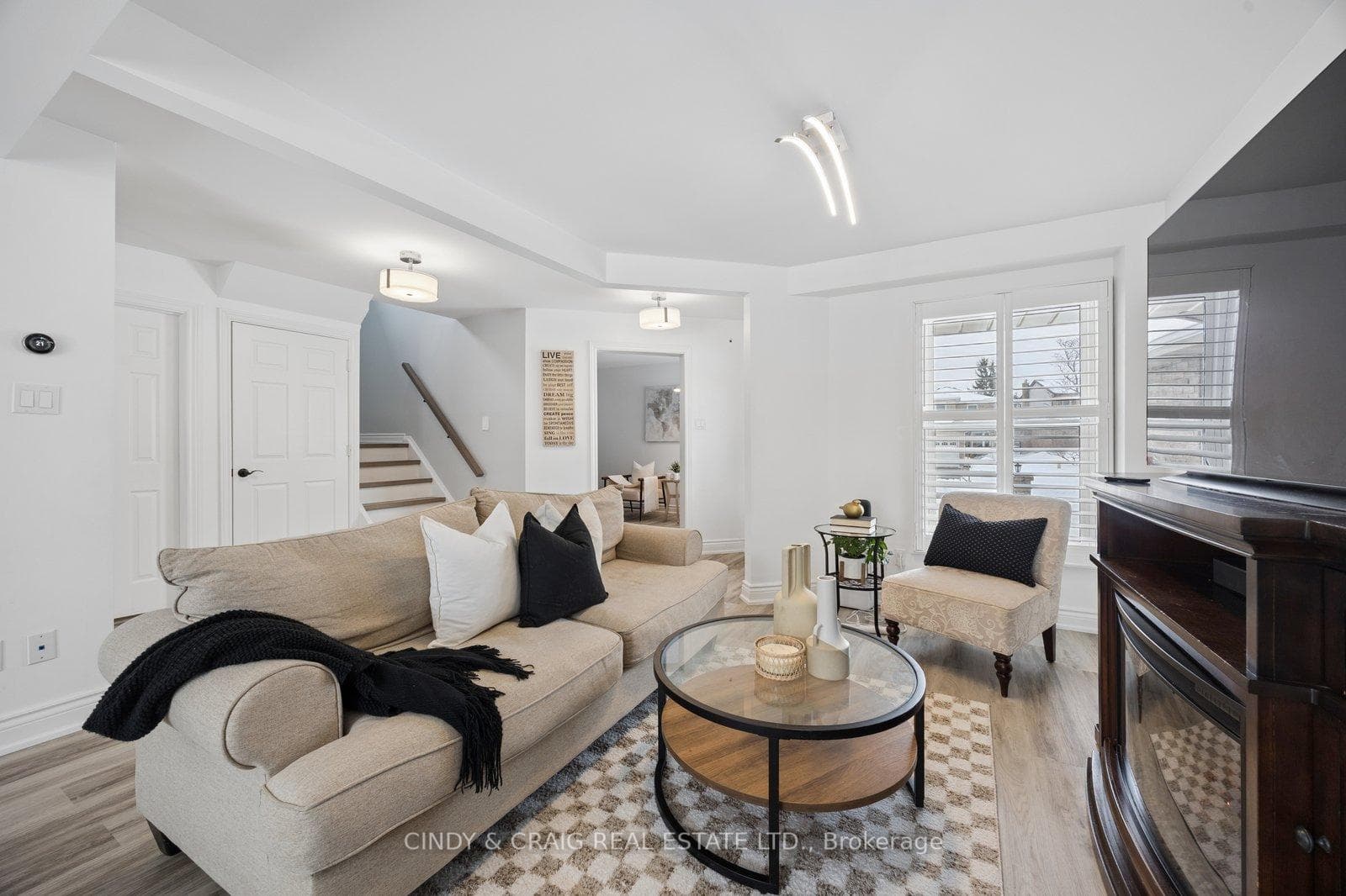 107 Hemingford Place photo 5