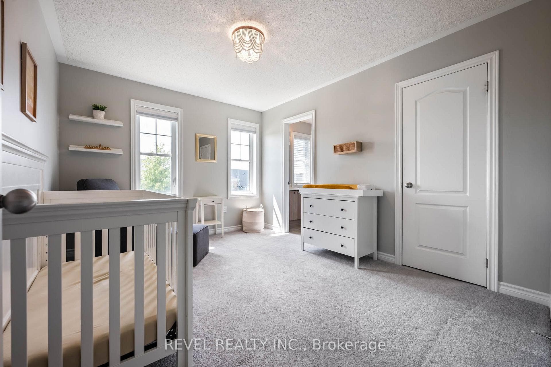 401 Tansley Street photo 30