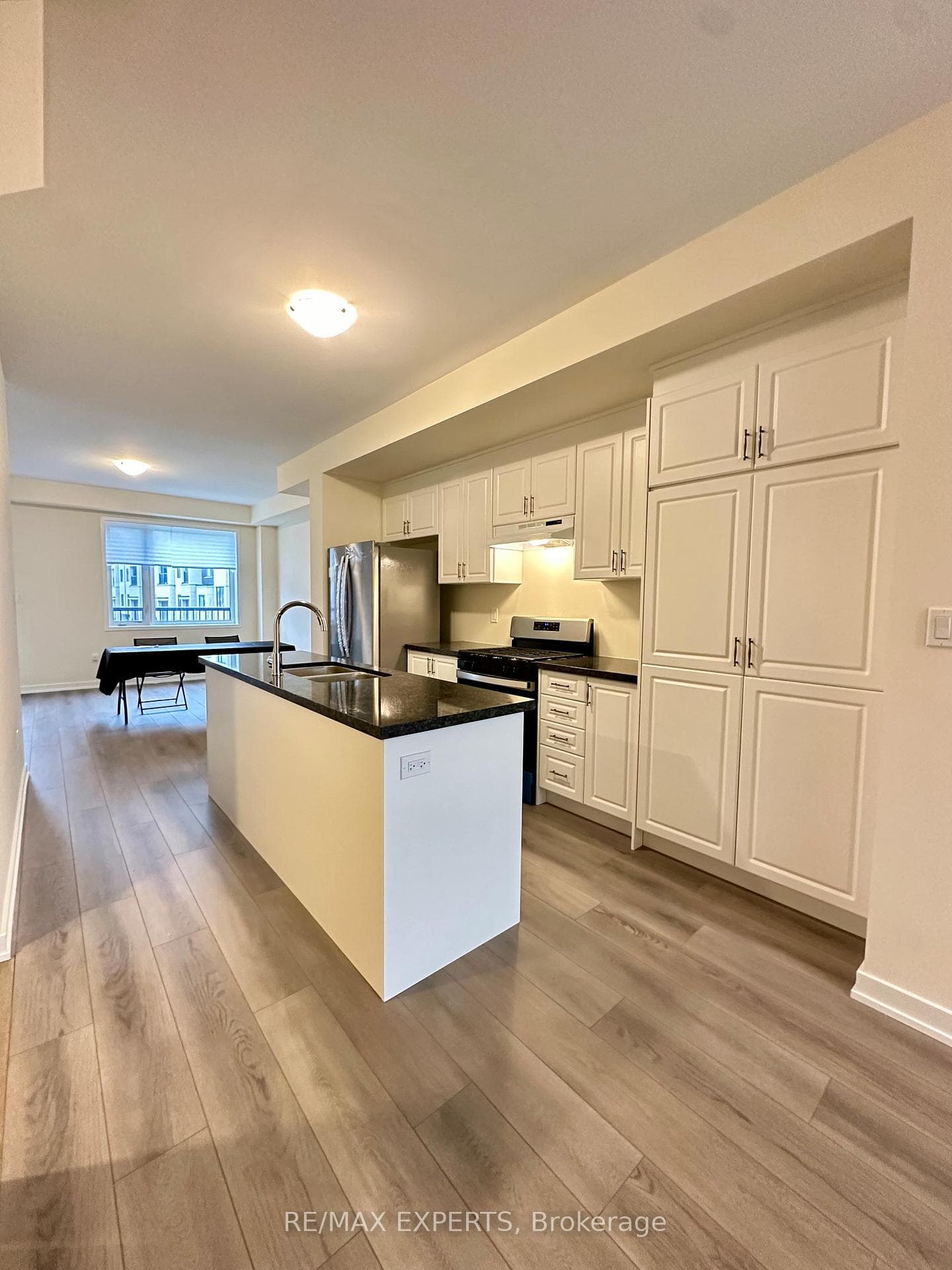 48 Lambert Lane photo 4