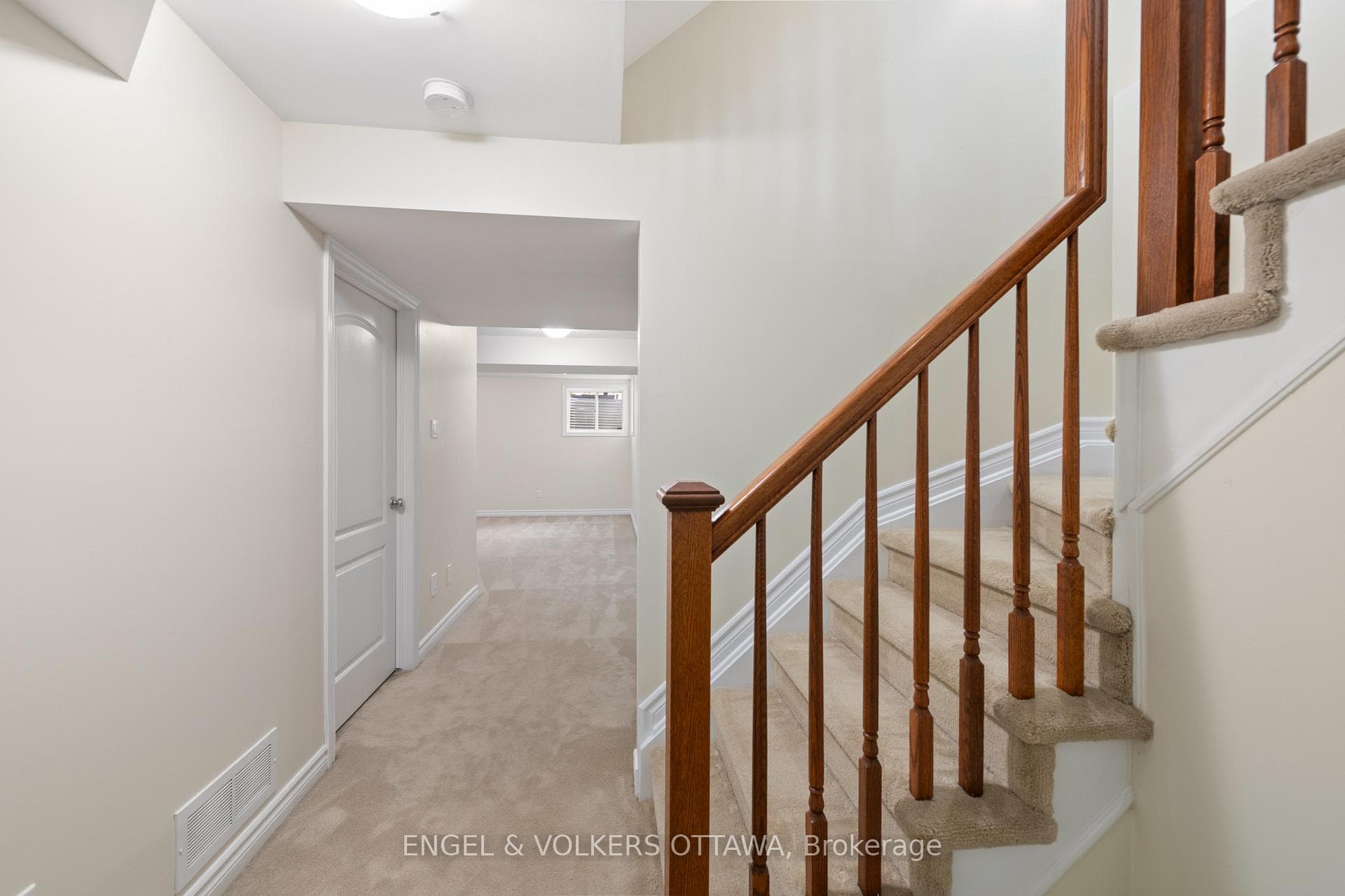 622 Moorpark Avenue photo 31