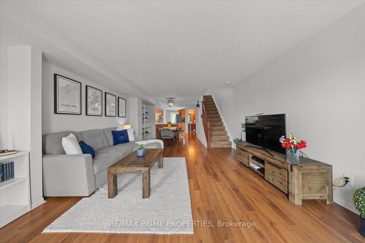 793 Longfields Drive photo 5